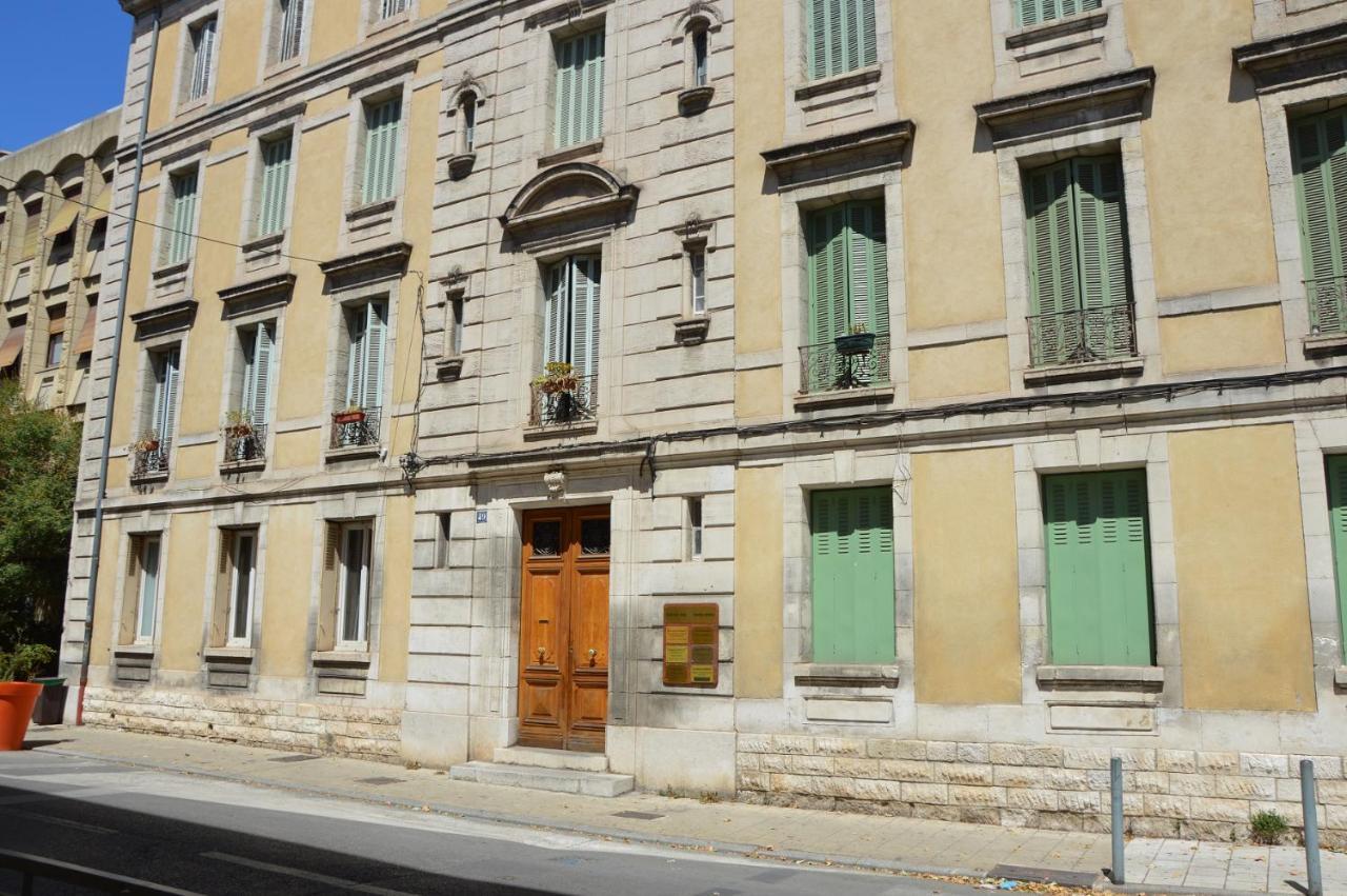 Appartement Intra Muros 8 Personnes Climatise Wifi Stationnement Facile Avignon Exterior foto