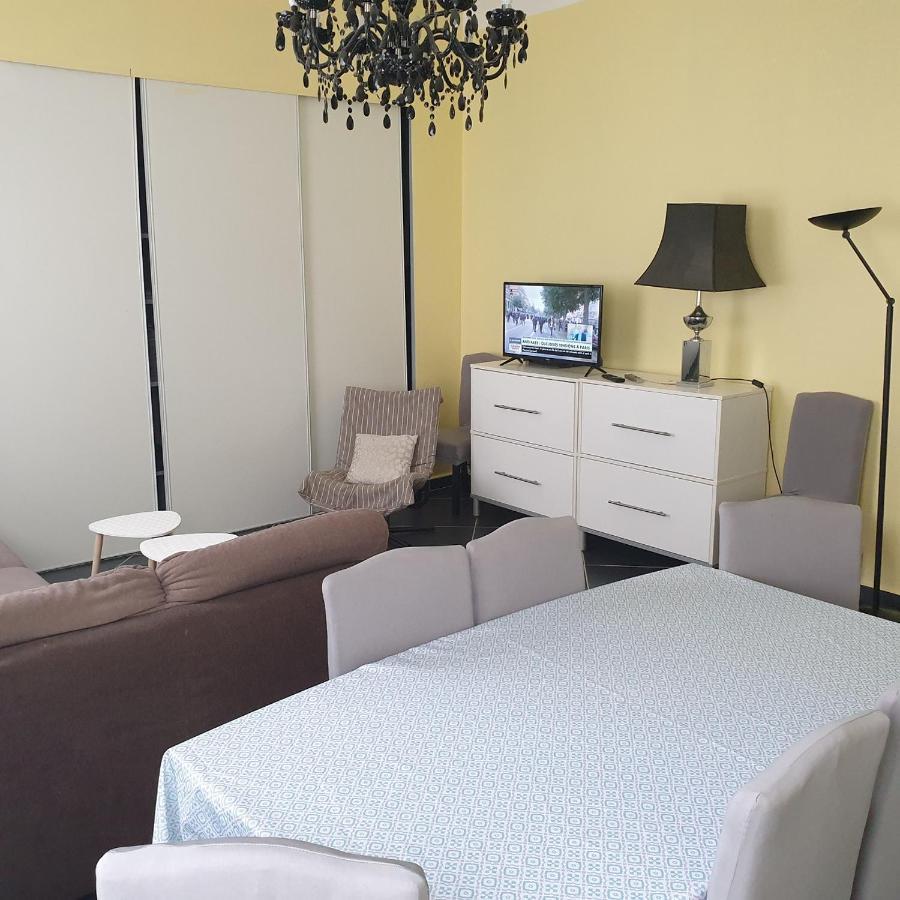 Appartement Intra Muros 8 Personnes Climatise Wifi Stationnement Facile Avignon Exterior foto